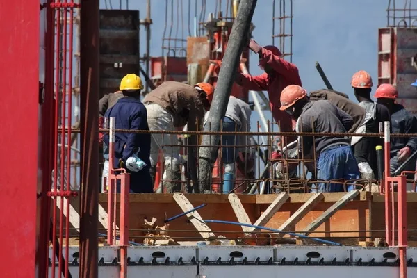 Cele mai multe locuri de muncă din Galați – în comerț, construcții și activități de protecție și pază
