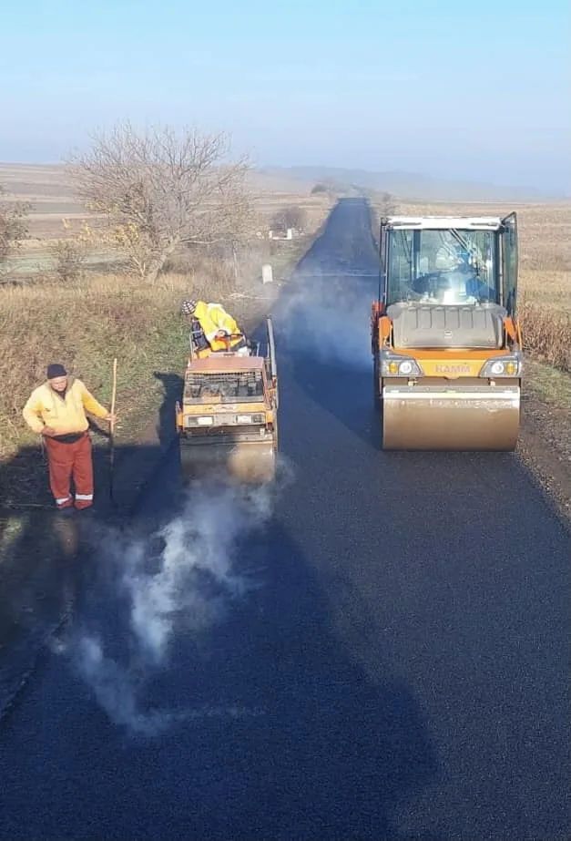 Noi drumuri asfaltate în județul Galați. Unde se lucrează