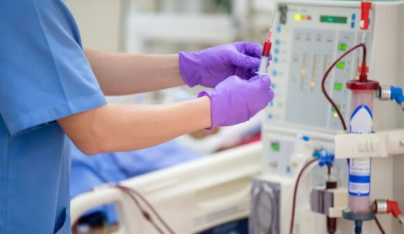 Pacientă cu dializă, la spital după ce autospeciala în care se afla a fost implicată într-un accident