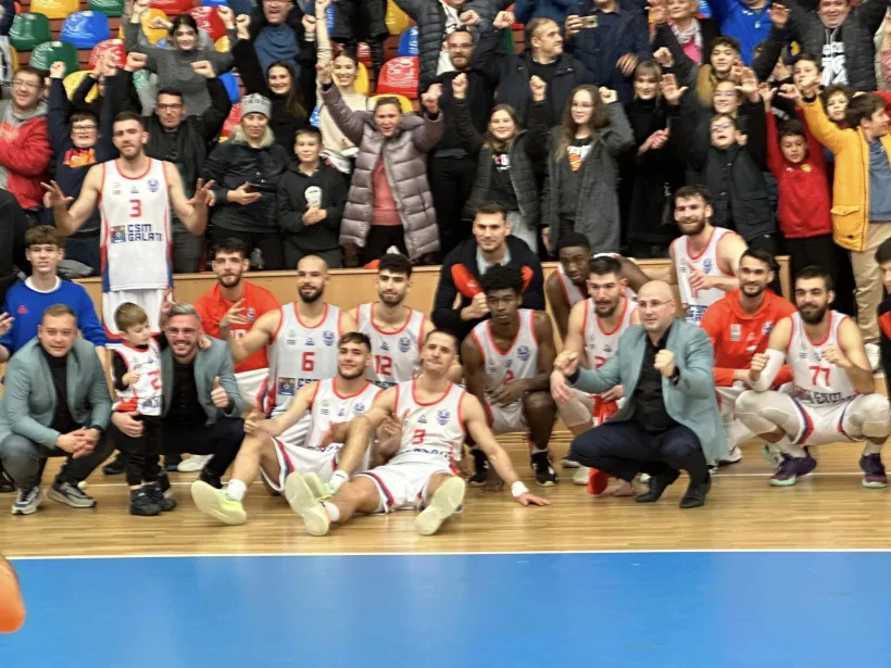 CSM Galaţi a învins Steaua pentru primul loc