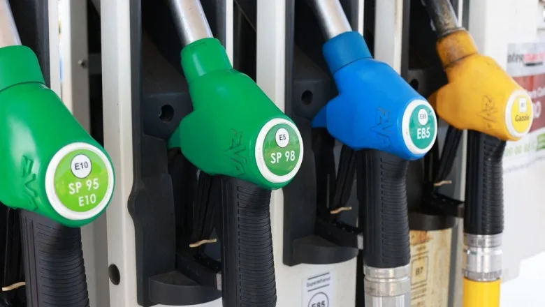 Guvernul suspendă compensarea cu 50 de bani a prețului carburanților de la 1 ianuarie