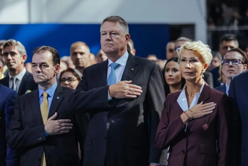 Klaus Iohannis: "Să investim în viitorul nostru și să reclădim România din temelii"