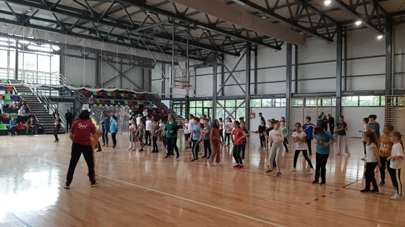 „Te joci cu mine, te rog !”, eveniment sportiv la Școala Gimnazială nr. 28, în Săptămâna Voluntariatului