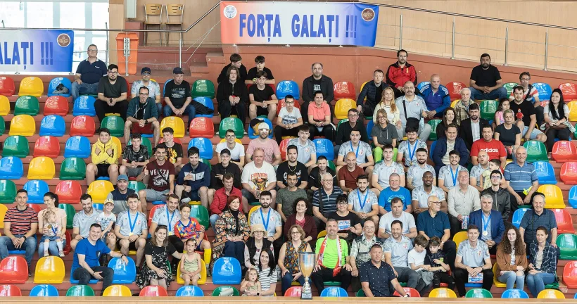 „Tigrii” de la United au arătat trofeul gălăţenilor
