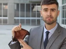 Economia în suferință: măsurile guvernamentale restrictive bulversează consumul românilor