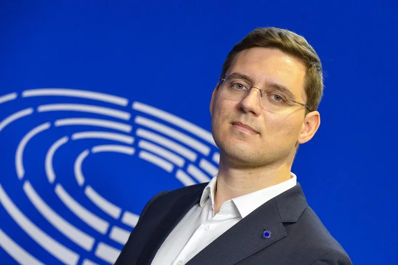 Europarlamentarul Negrescu a solicitat preşedintei Comisiei Europene să scoată din calculul deficitului bugetar cheltuielile aferente ajutorului logistic, umanitar şi militar oferit Ucrainei şi Republicii Moldova