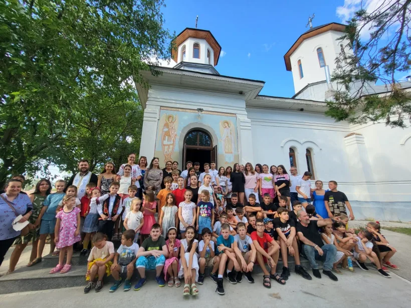 Tabără de vară în localitatea gălățeană Rediu pentru 80 de copii