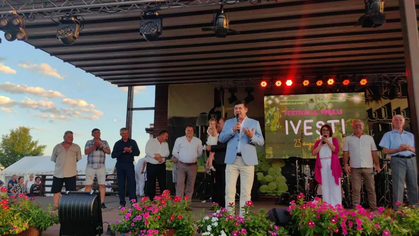 Costel Fotea, alături de comunitatea din Ivești la Festivalul Vinului: „Cinstim oamenii gospodari și tradițiile”